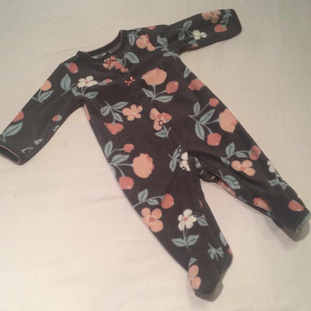 Baby 👶🏻 Carter’s Flower Fleece Onesie
